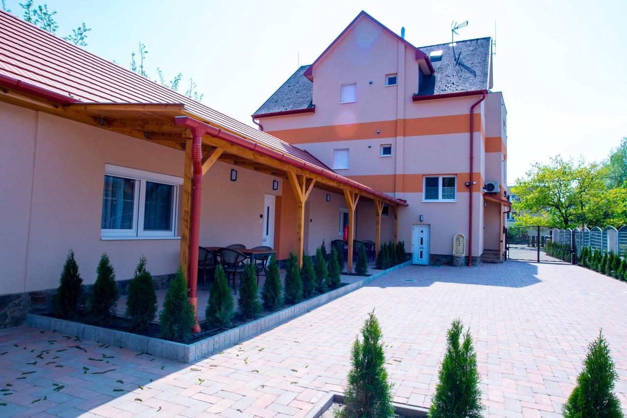 Irány Colorado Apartman Bed and Breakfast Nyíregyháza Esterno foto